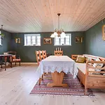 Four-bedroom In Holiday home