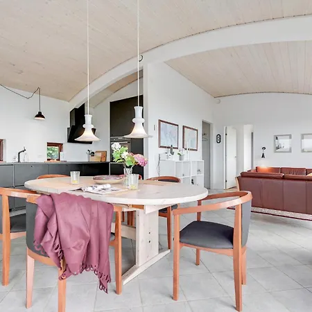 4 Bedroom Awesome Home In Ebeltoft