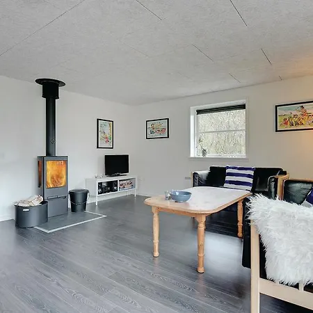 4 Bedroom Awesome Home In Ebeltoft Tatil Evi