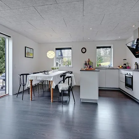 Tatil Evi 4 Bedroom Awesome Home In Ebeltoft Ebeltoft