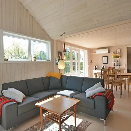 4 Bedroom Awesome Home In Ebeltoft Tatil Evi *