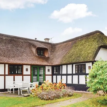 4 Bedroom Awesome Home In Ebeltoft *