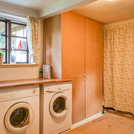 펜션 Four-bedroom In *